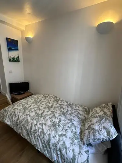 Stunning City centre 4 bedroom penthouse - 2 car parking spaces