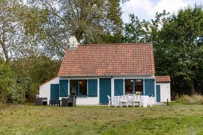 Cosy bungalow near the sea with car & bike parking