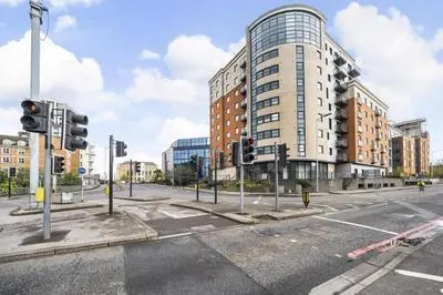 Central Reading Apartment with Stunning View, En-Suite and Parking