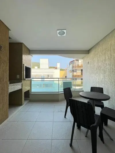 1135 Apartamento na Praia de BOMBINHAS CENTRO 20 M da Avenida Principal