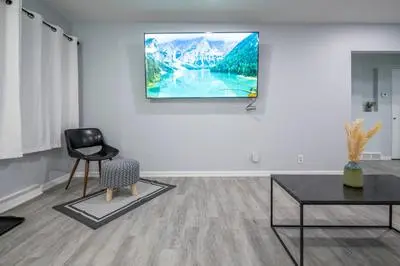 CenterStreet-Cozy 3bed Pet Friendly Suite 08Entire
