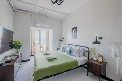 Elegant Condo in QC 100mbps Internet Speed Free Gym & Pool Access