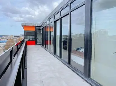 Spacious 3B3B Apartment with Large Balcony, Conveniently Located Across from the Mall and Near Public Transport