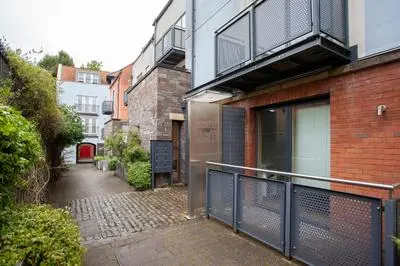 higgihaus Cabot Mews #25 Fantastic Central