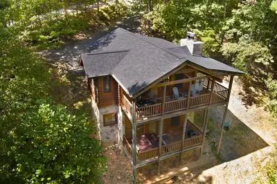 Briar Brook - Private Smoky Mountain Luxury Log Home with 2 Fireplaces, Hot Tub & Community Pool