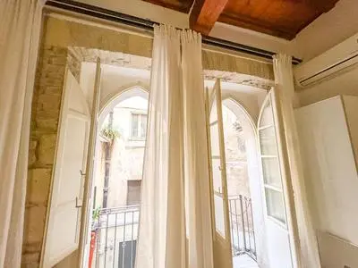 Kalma Via Manno - Central Stay with Stone Walls & Private Cinema