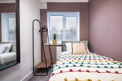 Exclusive Rates for direct longer bookings - Cosy Spaces Accommodation Leeds