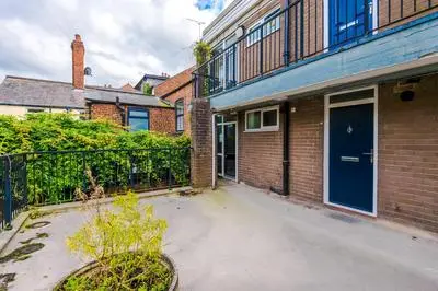 Perfect for Contractors Long Stays and Close amenities