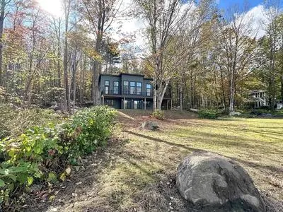 Luxe Modern Lakefront Oasis - Hot Tub, Sunset Views, Pet & Family Friendly! Close to UMF!
