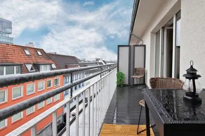RtR Essen - Für bis zu 4 Personen - Voll ausgestattet - Balkon - Zentral Limbecker Platz - Messe - Uniklinikum - Smart TV 88"- Parken - Modern