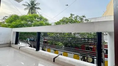 Wind Chimes White Town Home stay