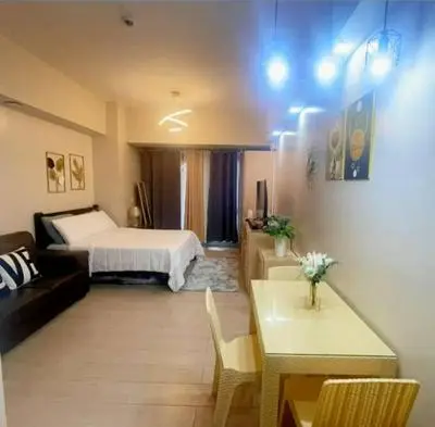 Budget Stay in 81 Newport Near Naia Terminal C5-2i