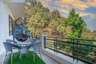 The Village Vibes I Serviced Apts I Mountains Balcony View I Family Groups - Nearby Kasauli