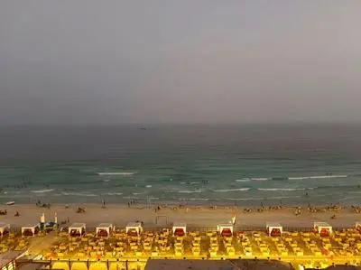 luxury flat on blue meka beach