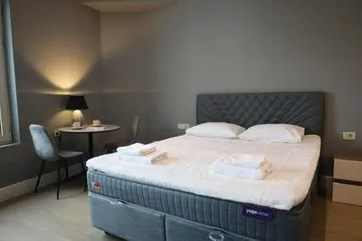 Status-M Apartments Franca sea view