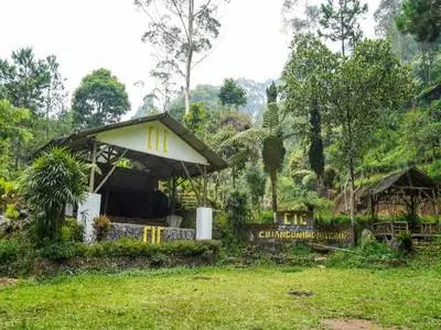 OYO Homes 90915 Eco Tourism Desa Cihanjuang Rahayu Ciwangun Indah Camp Villas
