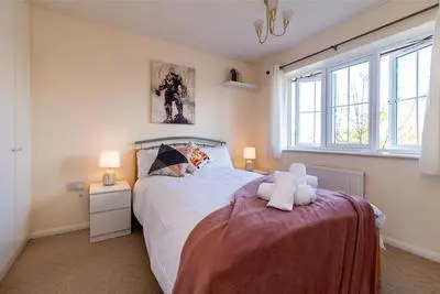 Mandarin Styles 3 Bedroom w Garden in Derby