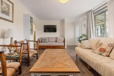 Cooinda, A 3 Bedroom Home Near Mayfield Garden