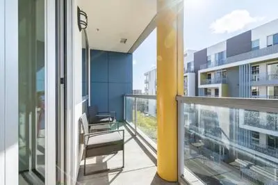 WeHo Topfloor Suite d