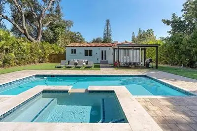 Miami Villa - Pool and Hot Tub Escape