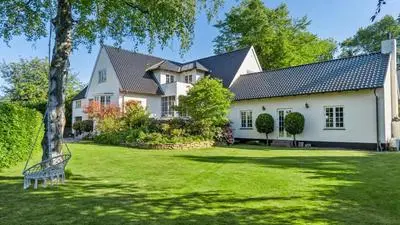Huge property in Hellerup with a large garden - very close to Copenhagen