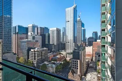 Chic Apartment In Melbournes Heart
