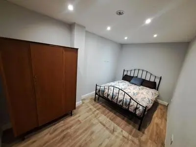 Cosy and spacious room in home with King Size bed