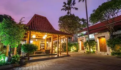 6-BR Garden Legian Villa 5-Min Walk to Beach and Shops Bali