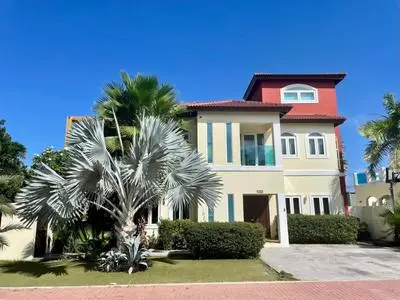 Private 7BR Luxury Villa and Pool walk to Palm Beach