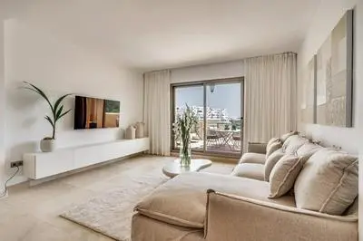 Stylish 2BR Apt - Shared pools - Near Golf and the Beach