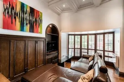 Beautiful Downtown Studio Apartment - A