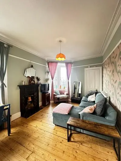 Cosey and vibrant flat in Leith, Edinburgh