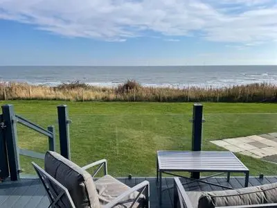 7A Dolphin Point