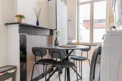 Beautiful Serenity Stylish Shared Apt at Ghent's Central