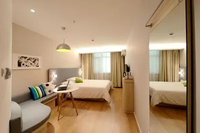 4 People, 2 Rooms, Kitchen ,wifi And Parking