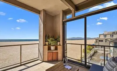 Spacious Oceanfront Luxury Living