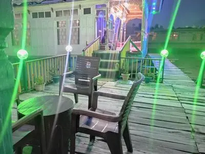 Royal Hareem group of houseboats