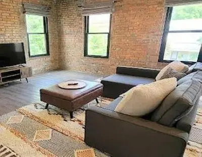 Jungle House Columbus Downtown Free Parking Sleeps 8 - Steps to Convention Center & Nationwide Arena - 2BR Short North Luxury Home - Over 5,800 Five Star S