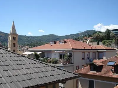 Otto - Bilocale ad Alassio