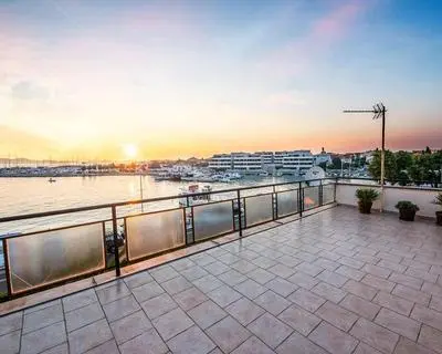 Amazing seaview apartment with a balcony near the beach - Kneza Trpimira I