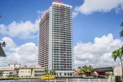 Modern Penthouse condo with 2 Large private terraces