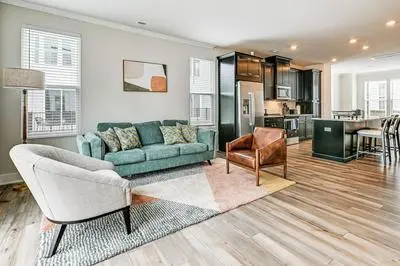 2 Mi to Uptown Charlotte: Townhome w/ Balconies!