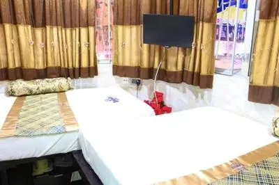 Room in Guest Room - Standard Family Room Mere Steps Away From Mira Place 1