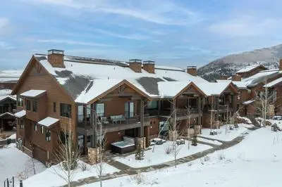 White Wolf by Avantstay Stunning Unit in Ideal Park City Location w/ Communal Pool & Hot Tub