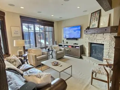Ski Ya Soon At Silver Star! 2 Bedroom Condo