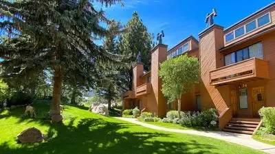 Snowflower 26 Remodeled Spacious Condo With Great Complex Amenities by RedAwning