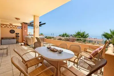 Malibu 8 - Stunning 2BR Sea View Condo, Heated Pool