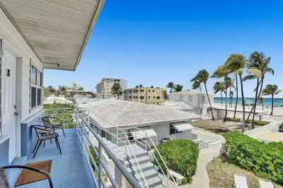Marine Villas 8 in Hollywood