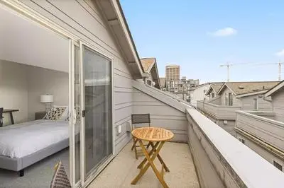 Seattle: U District Retreat, Free Parking 3 Bedroom Home by RedAwning