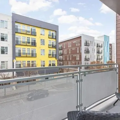 Indy Monument Circle Dream 1BR in Cozysuites